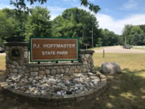 Lake Harbor Haven...a charming 3BR house with AC, WiFi across from Maranatha.