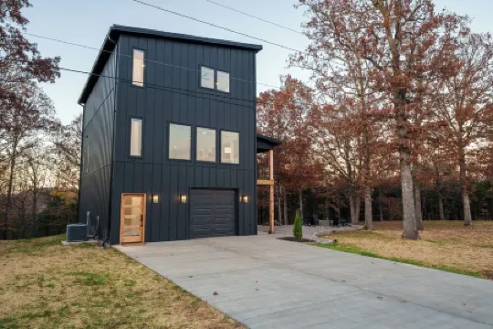 Refuge Ridge - A Modern 3-bedroom Cabin overlooking beautiful Norfork Lake