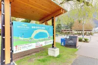 House on the river minutes from Harrison Lake Hotels in Fraser Valley