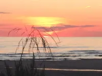 Cottage Retreat 75 Steps from the shores of spectacular Lake Huron, Sauble Beach