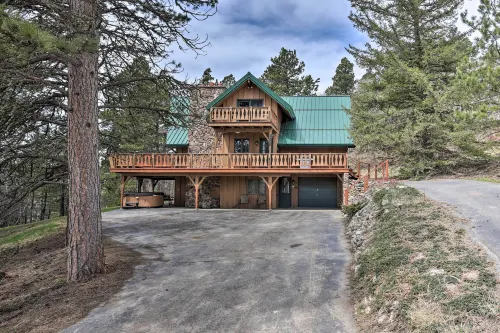 Black Hills Hideaway w/ Wraparound Deck & Hot Tub! - 3-Star