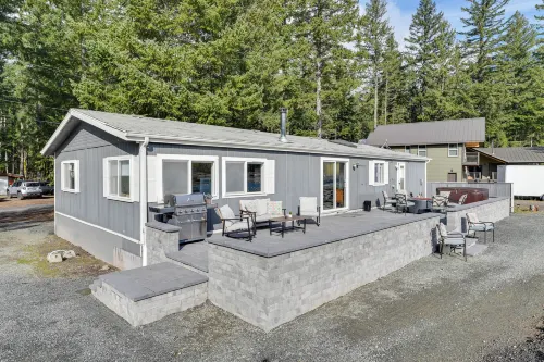 18 Mi to Mt Rainier! Scenic Cowlitz River Escape - 3-Star
