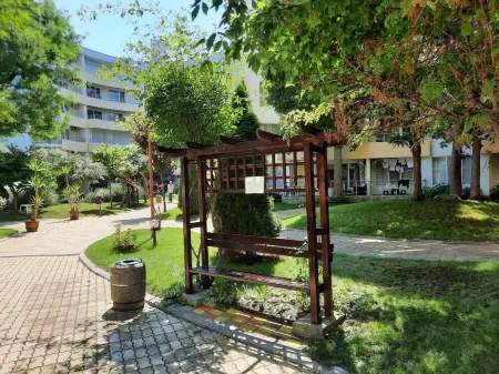 Central, 1 Bed Apt, 3 Yassen Отели в г. Поморие