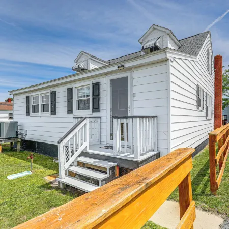 Walkable Beach Retreat on Chesapeake Bay!