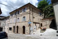 Apartment in Fermo Accommodation "La Fonte" located in the historical center MITI - Museo dell'Innovazione e della Tecnica Industriale附近的飯店