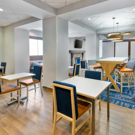 Hampton Inn Charlotte-Uptown Отели рядом с достопримечательностью «Банк оф Америка Стадиум»