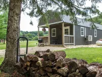 Modern Cottage Cabin, private area with pond, fishing nearby, swimming and more Hotels in Giard