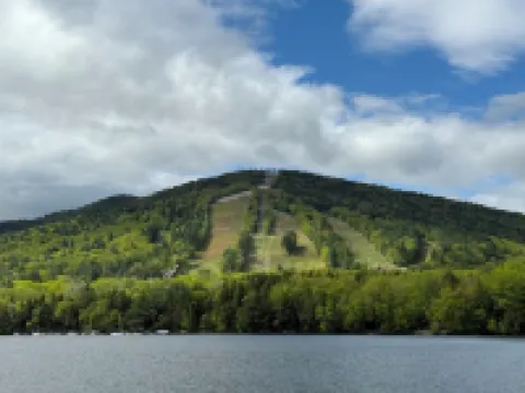 Cozy Bridgton Townhome – Ski-in/Out on Pleasant Mountain