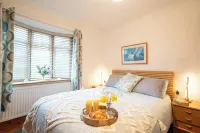 Green Leaves Bembridge 200 Yards From The Beach, 4 Bedrooms, 2 Bathrooms Hotel a Bembridge