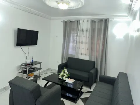 Charming 2-bedroom Ocean View Apartment with Wi-Fi, AC and Generator in Monrovia Hotels in 