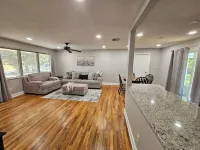 Centrally located  2-bedroom house in pleasant Melbourne / West Melbourne Hotels in West Melbourne