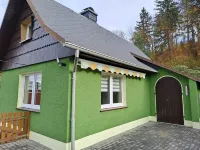 Vacation home Hirschturmblick- Cozy vacation home with terrace and playground Hotels in Dippoldiswalde