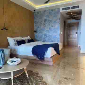 Serene Apartment in Samana, w/view of Bay, pool, gym & WiFi Rooms