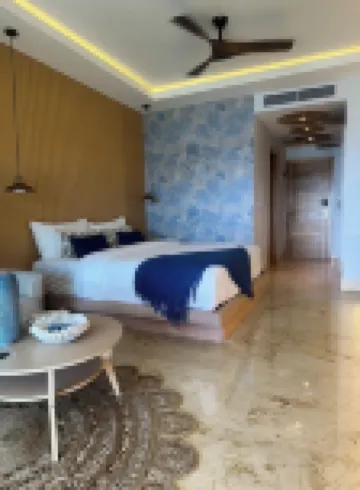 Serene Apartment in Samana, w/view of Bay, pool, gym & WiFi