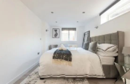 Stylish Luxe Apartment in Crayford