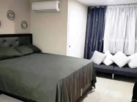 Luxuriate poolside or on the private beach at this comfy studio apartment. のホテル