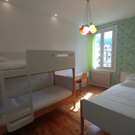 Apartment for 5. Quiet location. Grenoble city