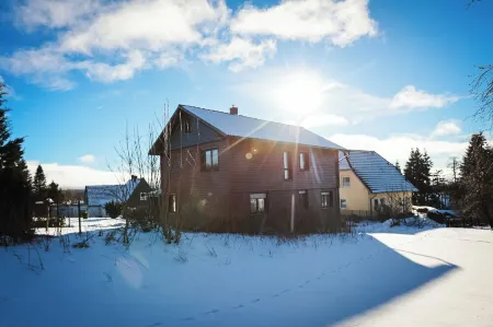 Hexenlandhaus Tom, mit Sauna & 2 Öfen Отели в г. Хоегайсс