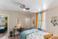 Spacious 5-bedroom Pineapple House in wonderful Pikesville/10PPL/Pets/ WiFi Hotels in Lochearn