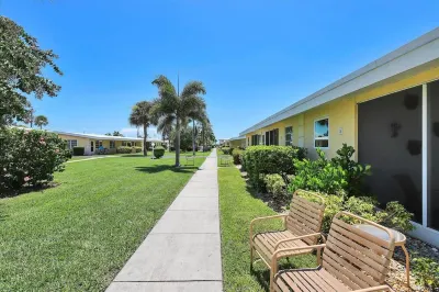 Welcome to Siesta Dreams at Casa Mar!! Hotels near Lawrence Chip Beach