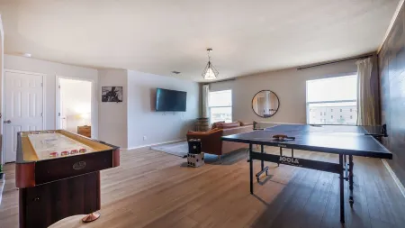 May 25' Reno ~Poker-Pool-Ping Pong-Shuffleboard