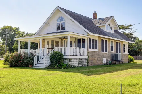 < 1 Mi to Boat Ramp: Coastal Virginia Hideaway - 3-Star