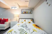 Perfect Studio Getaway | Private Bath & Modern Comfort Hotels in Brampton West