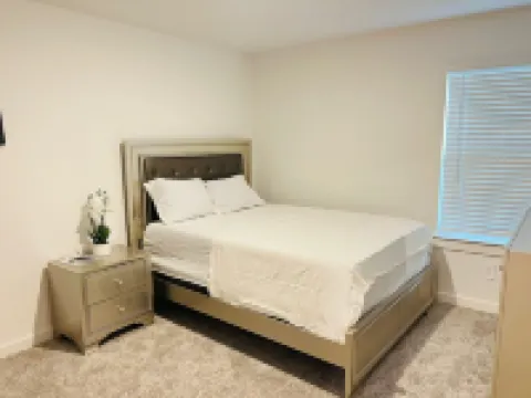 Spacious 5-bedroom house in Evergreen / Pool + Family Friendly