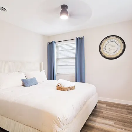 Luxury 4BR Retreat – 10 Min to Downtown & Lake