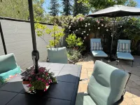 Charming 2-bed cottage in fabulous Napa. Walk to downtown with WiFi, AC