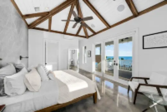 OCEAN FRONT OASIS PRIVATE RESORT LIKE HOME - WITH PROTECTED 45' BOAT SLIP