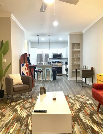 SUAVE&SPACIOUS SUITE NEAR EVERYTHING Отели рядом с достопримечательностью «IHG - InterContinental Hotels Group»