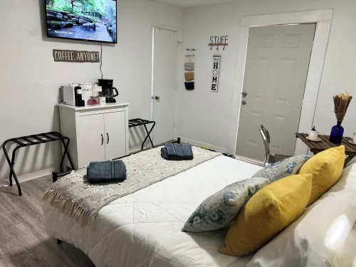 Charming Guest suite Charlotte Speedway retreat in brilliant Harrisburg.