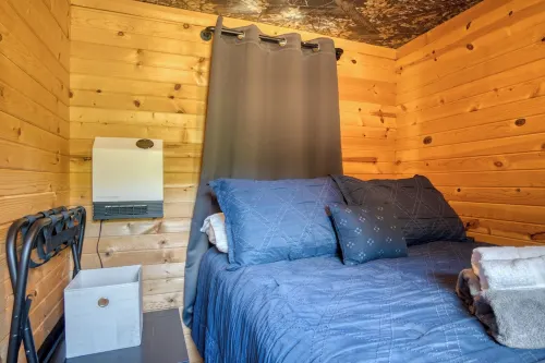 Cozy cabin in charming Fountain with AC