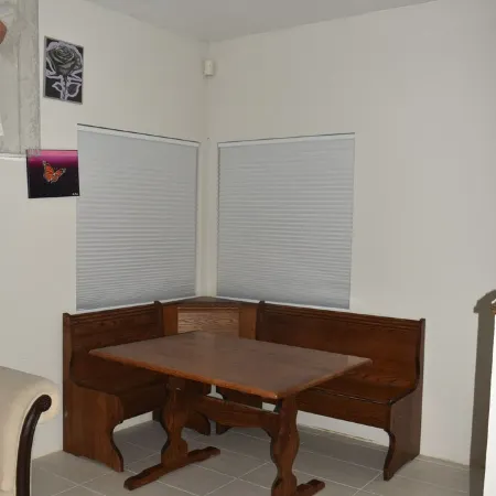 Duplex House on the hill with a 3-bedroom in beautiful Banning with indoor pool. Отели в г. Баннинг