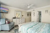 1201 Waters Edge Resort 3 Bedroom Condo by RedAwning