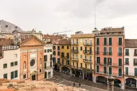 enJoy Home - Attic Room in Lords' Square