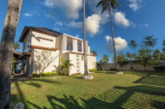 Kamana Beach House, steps from the beach, amazing villa, private pool.