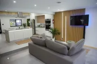 TULUM HOUSE MIAMI SALTWATER HEATED POOL LARGE PRIVATE BACKYARD NEAR BEACH