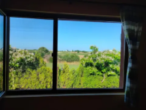 Cozy 1-bedroom Apartment with Pool