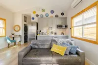 Luxurious cottage in Historic Old Town Folsom with WiFi, AC