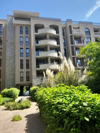 Beautiful 3 Bedroom Apartment With Pool Views in the Cascadas Family Resort Отели в г. Санни-Бич