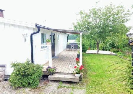 Charming 2-bedroom house in welcoming Västra Götalands län with AC, WiFi