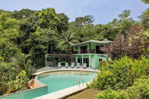 Wonderful 5-bedroom family villa with AC, Large Pool & Slide