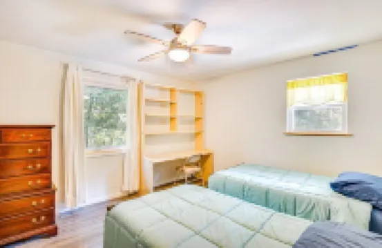 Twin Pines Lakehouse: Scenic waterfront family retreat! Nature, Fishing, Kayaks! 槍管城酒店