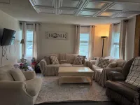 Tannersville 9bdrm, 2 bonus room house - steps to lake/park, walk to synagogue Hotel di Tannersville