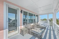 Sullivan's Island Retreat: Spacious 6BR Beach House with Ocean Views