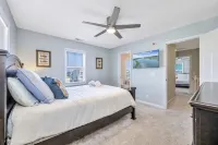 New Rental! Spacious 4-bedroom home in Ocean Isle Beach. 5 minute walk to beach!