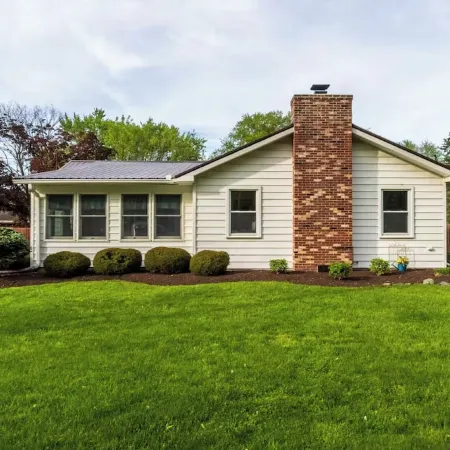Family House: Pool, Games & Boat Parking