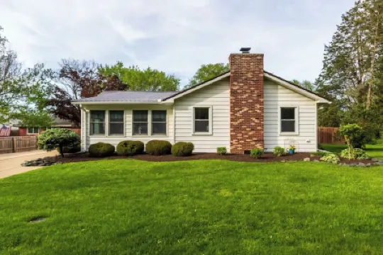 Family House: Pool, Games & Boat Parking
